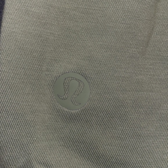 Cropped lululemon love tank - Picture 3 of 3